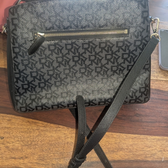 DKNY Black Faux Leather Shoulder Purse With Lined Interior And Gold Hardware - Picture 2 of 3